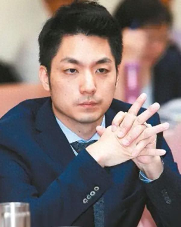 蒋万安:蒋经国之孙,国民党新贵,曾因支持蔡英文被骂不肖子孙