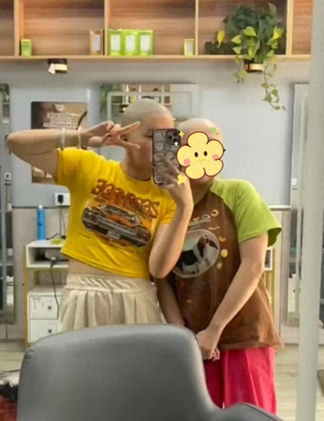 “要让头发知道谁是身体的主人！”两女生相约剃光头：头发总油，现在没事还能盘头