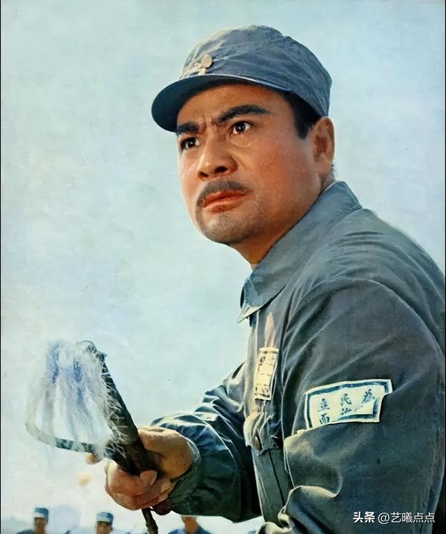 1957年,一部反特故事影片《边寨烽火》,诞生两位充满阳刚之气男星