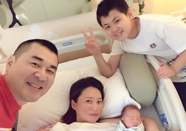 《扫黑风暴》主演吴越:在爱情中受过伤害,49岁仍未婚