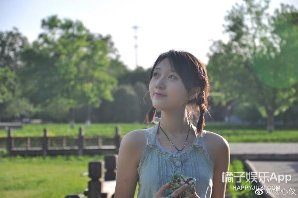还记得《甄嬛传》里的胧月公主吗？她16岁了长这样