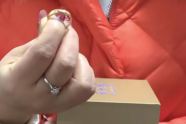 湖南未婚妻为捉奸化身侦探，潜伏情妇抖音，竟发现自己才是小三？
