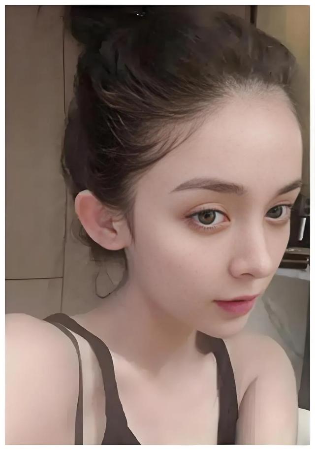美到无可方物的古力娜扎素颜照，是不是英雄所见略同？