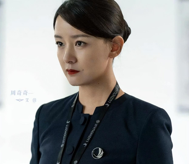 她,从歌手到演员,36岁演“最美乘务长”火了