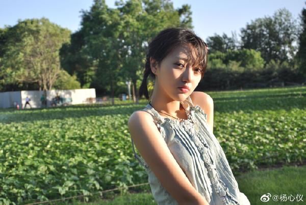 还记得《甄嬛传》里的胧月公主吗？她16岁了长这样