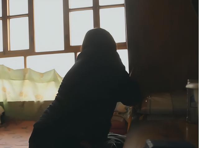 湖南未婚妻为捉奸化身侦探，潜伏情妇抖音，竟发现自己才是小三？