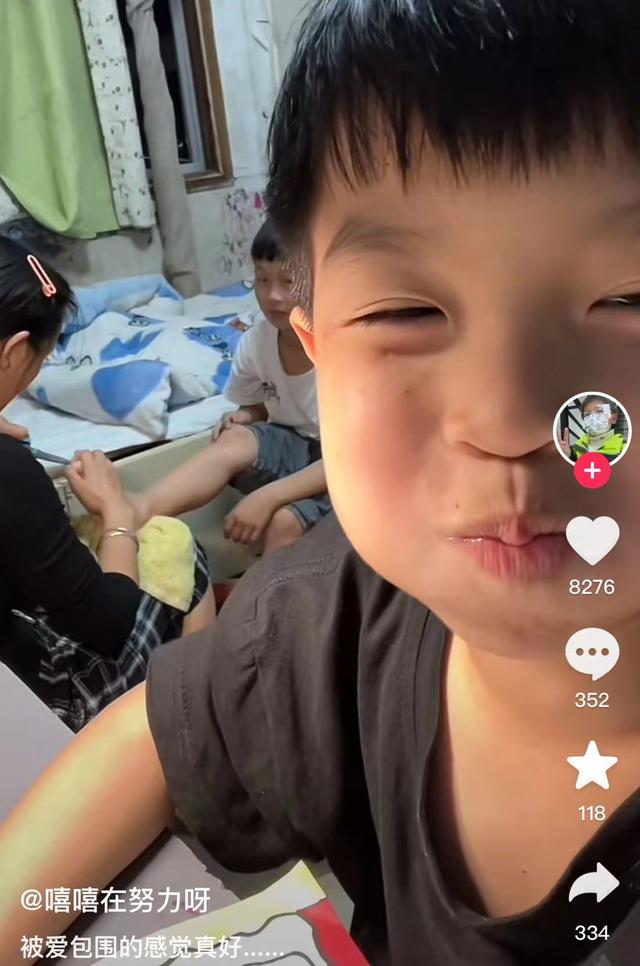 年轻人的“精致羞耻”，竟然被一群10后小孩哥小孩姐治好了