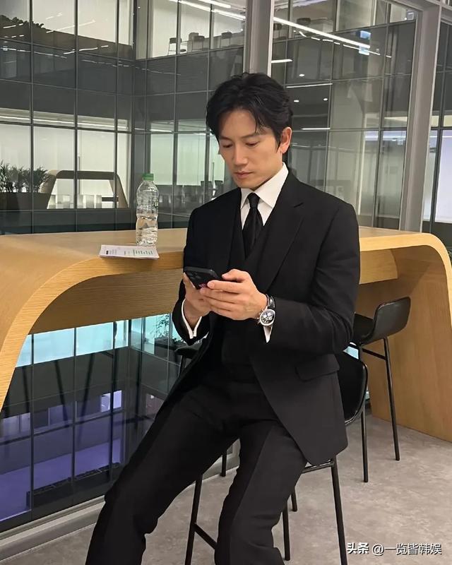 男神池晟迎来47岁生日 出道25年作品无数 李宝英是其得力贤内助