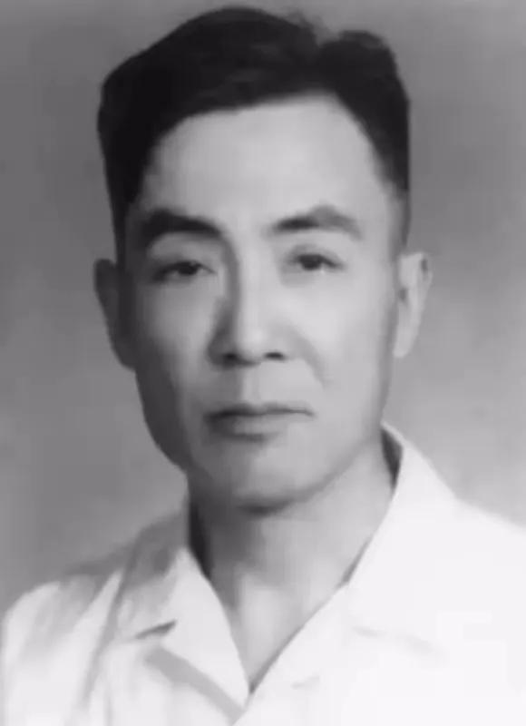 她的爱情何其彪悍:三人行后念念不忘,44年姐弟恋临终前主动索吻