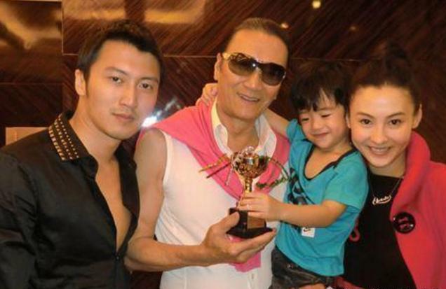 与张柏芝结婚6年,几经波折终离婚!谢霆锋:她会是最后陪我的人