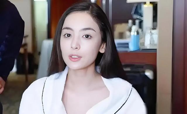 美到无可方物的古力娜扎素颜照，是不是英雄所见略同？
