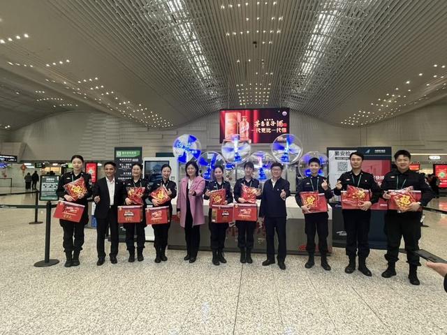 旅途间隙品读广州!“这里是广州”小林漫画展在白云国际机场正式揭幕