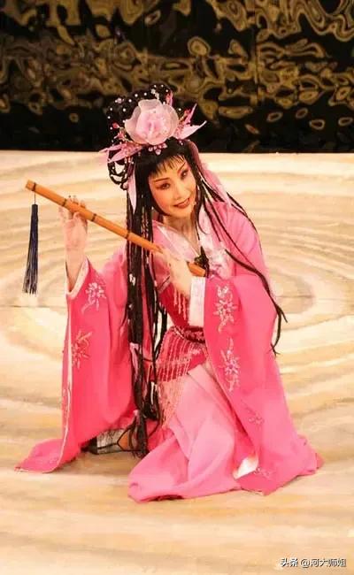 德艺双馨，雍容典雅的虎美玲…