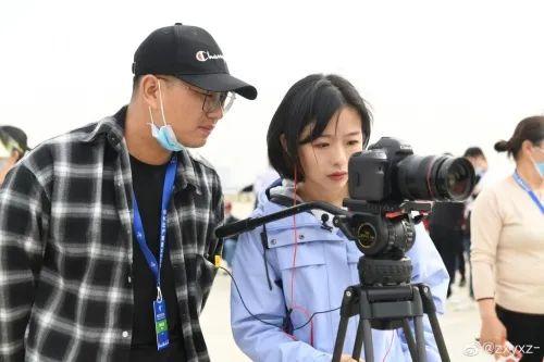 央视又一女记者火了！网友：我又恋爱了
