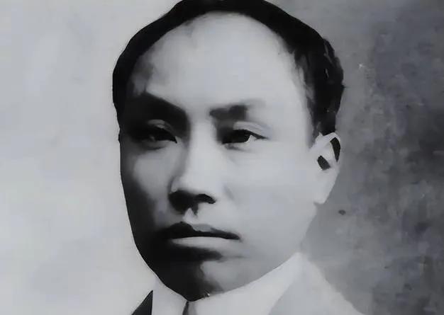 思想巨匠陈独秀 两党都不待见他 晚年死于食欲中毒