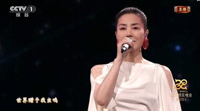 歌手黑妮曝王菲父母哥哥均已离世!称她现存亲人唯有两个女儿