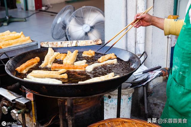 家常油条最正宗的做法,配方和秘诀都教给你,学会就能开店了