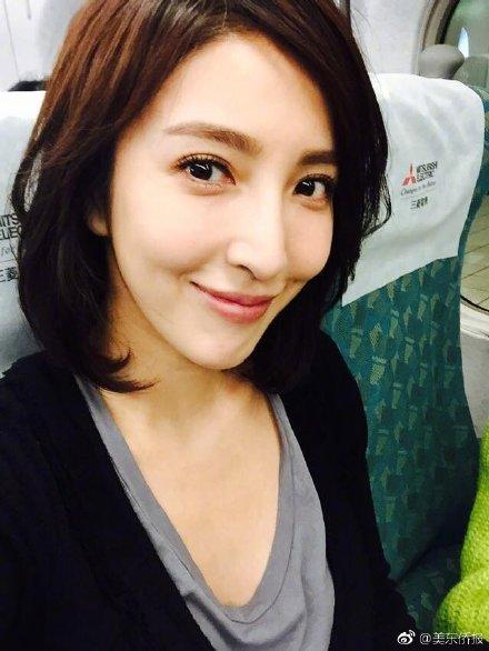 41岁杨谨华登记结婚 败犬女王交往2年修成正果