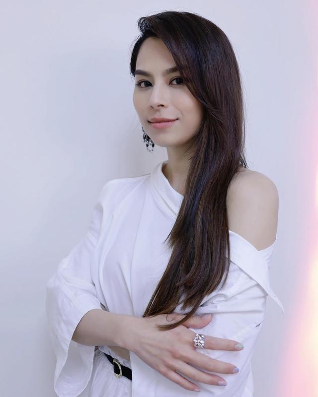 不容易!33岁女歌手香港发展曾全年无收入,荣升TVB音乐节目导师
