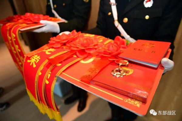 破防了!立功喜报空降婚礼现场