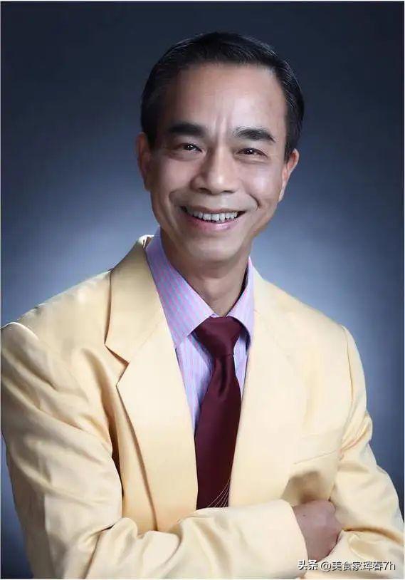 44岁的广州演员何志锋，与同学杨栩恩爱了20年 他们都是黄俊英弟子