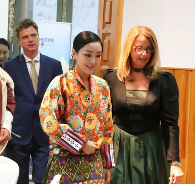 不丹39岁二公主:丹凤眼冰山脸的清秀熟女,外交气场强过佩玛王后