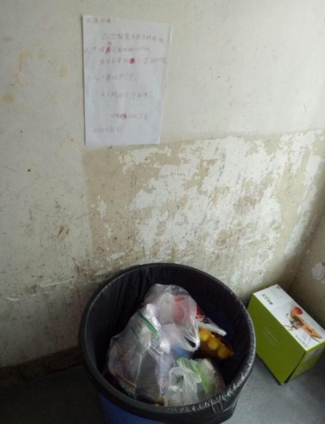 地铁上年轻妈妈暖爆朋友圈：你有教养的样子，真美！