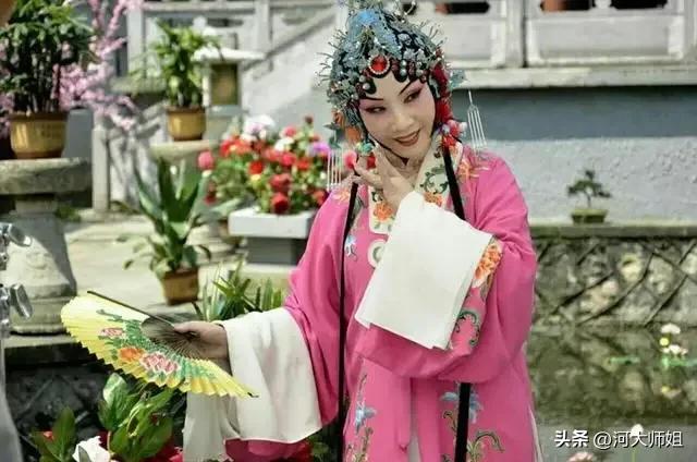 德艺双馨，雍容典雅的虎美玲…