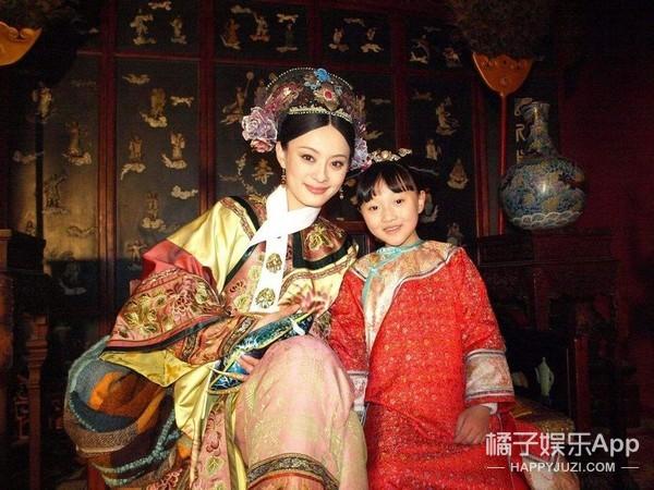还记得《甄嬛传》里的胧月公主吗？她16岁了长这样