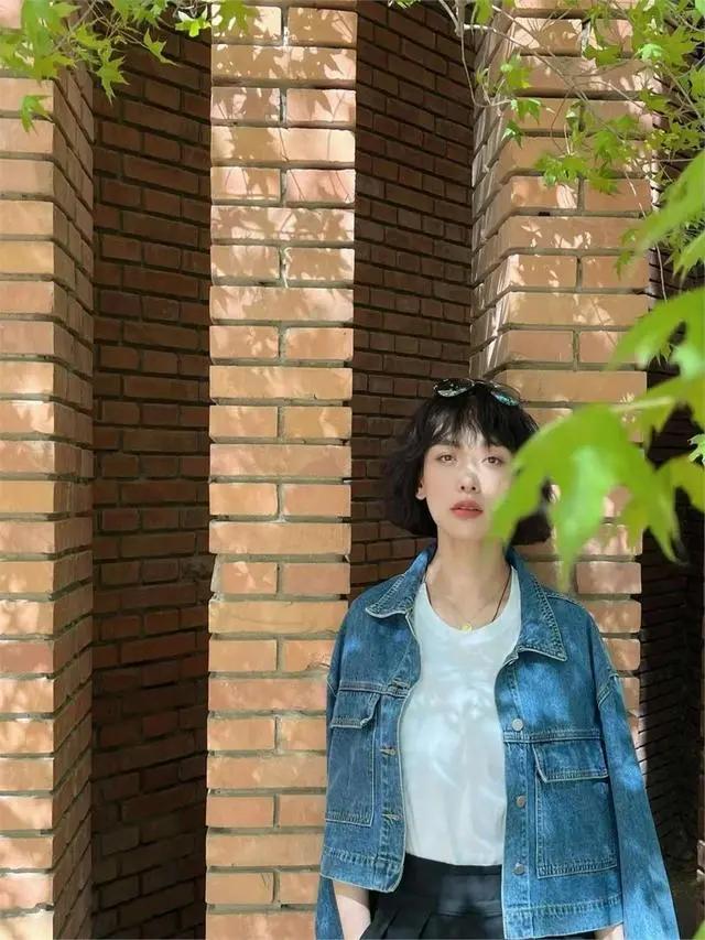 42岁李晓峰晒近照,被问和刘凯威分手了吗?新发型显老,像赵雅芝