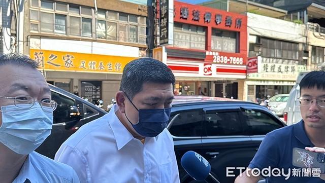 色魔NONO淫辱6女二度开庭！白衬衫+长裤穿搭现身