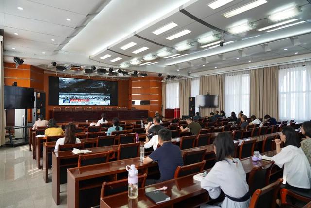 潞州区检察院开展“基层治理我参与、疫情防控作表率”主题党日活动