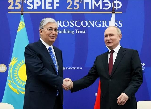 普京要对乌克兰动真招，托卡耶夫深感唇亡齿寒，下达了紧急命令