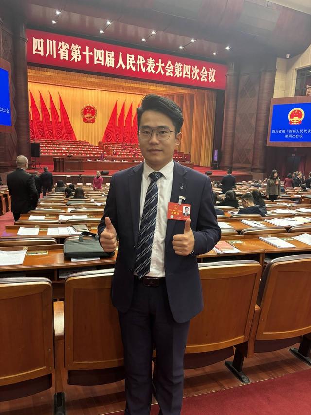 四川省人大代表关祖苹:加强网络监管,严惩直播带假货行为|代表在这里