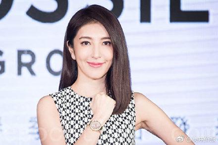 41岁杨谨华登记结婚 败犬女王交往2年修成正果