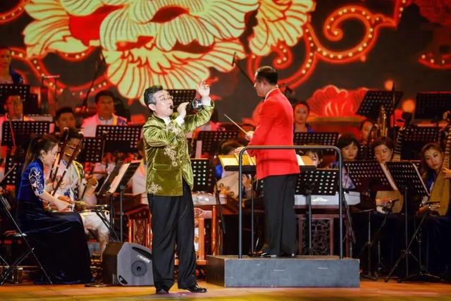 钢琴曲《百鸟朝凤》,在演奏的时候都使用了哪些技巧?
