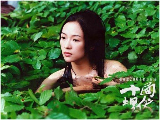 影视剧中最经典的10个美人出浴镜头，谁才是你心中的出水芙蓉？