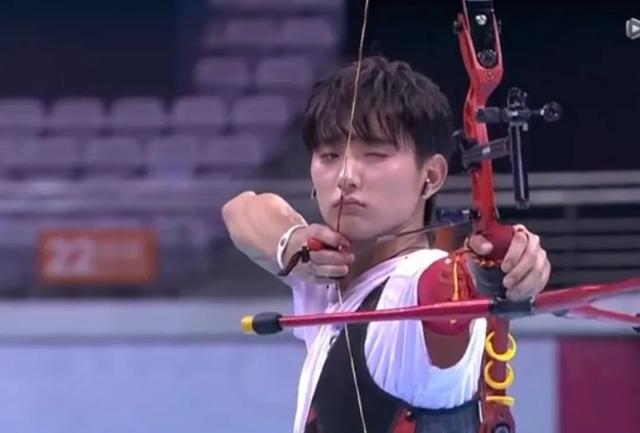 于小彤《超新星》太装?戴耳机听音乐射箭,赛后扔弓撕靶无视队友