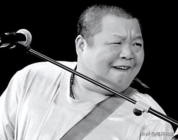 臧天朔的悲哀,生前向母亲跪地忏悔,死后妻子将80岁老母告上法庭