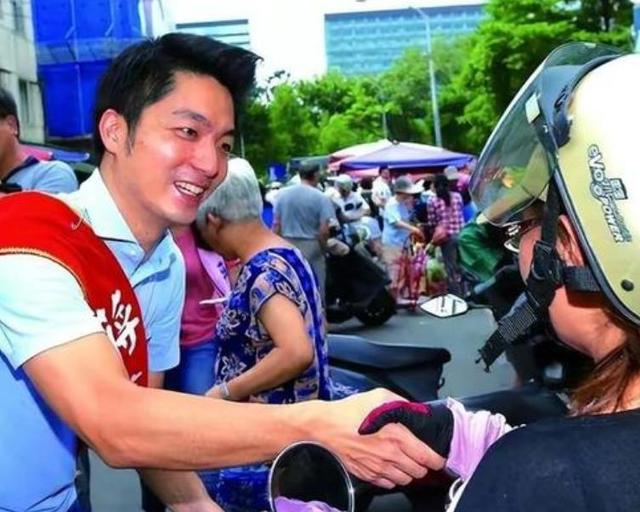 蒋万安:蒋经国之孙,国民党新贵,曾因支持蔡英文被骂不肖子孙