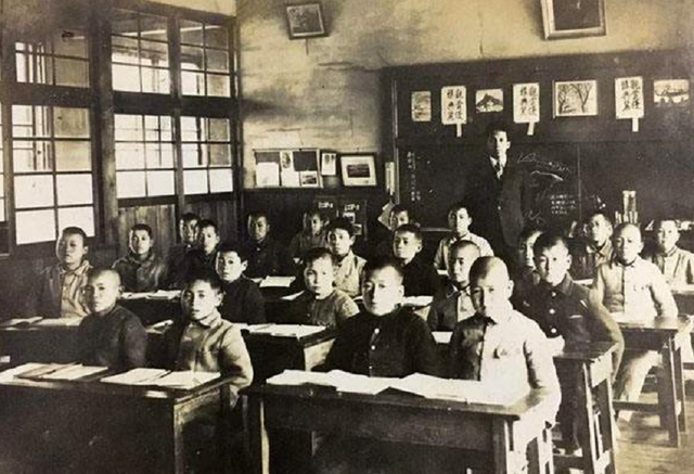 谭政发现刘亚楼的名字在自己前面,沉思过后说:以后别写我名字了