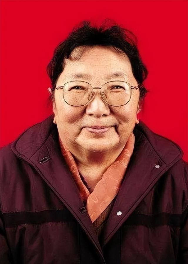 1981年，女活佛见到阴法唐中将的妻子李国柱：做梦也没想到