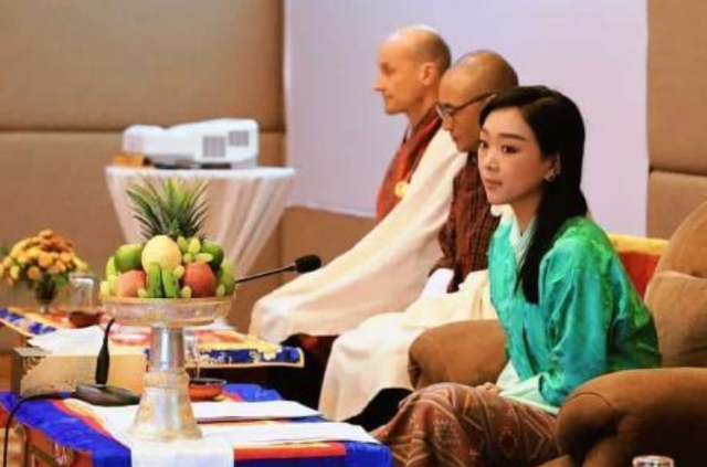 不丹39岁二公主:丹凤眼冰山脸的清秀熟女,外交气场强过佩玛王后