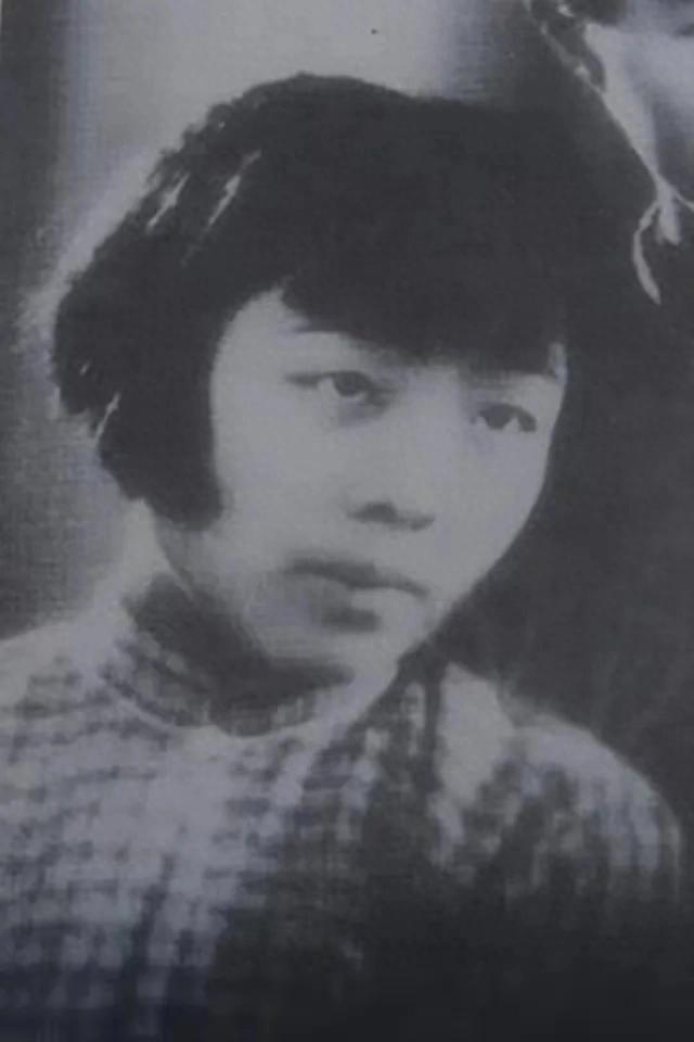 她的爱情何其彪悍:三人行后念念不忘,44年姐弟恋临终前主动索吻