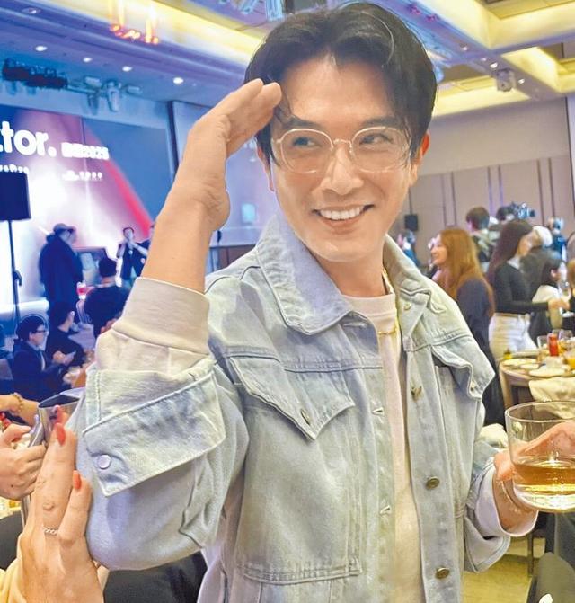 邱泽护花!和许玮甯合体现身酒宴,夫妻互动很甜蜜幸福