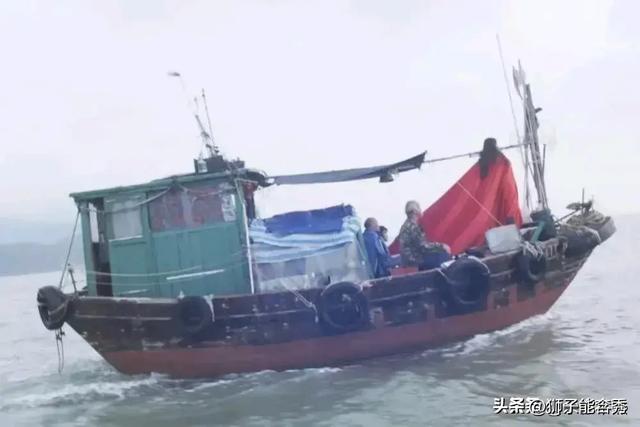 香港限制级电影《三夫》讲述低智商女性瘾者通过卖身侍奉三个丈夫
