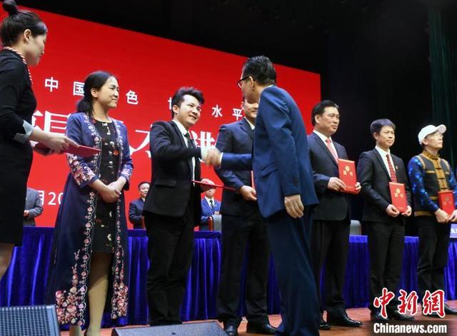 达人秀冠军卓君被母校聘为创业导师