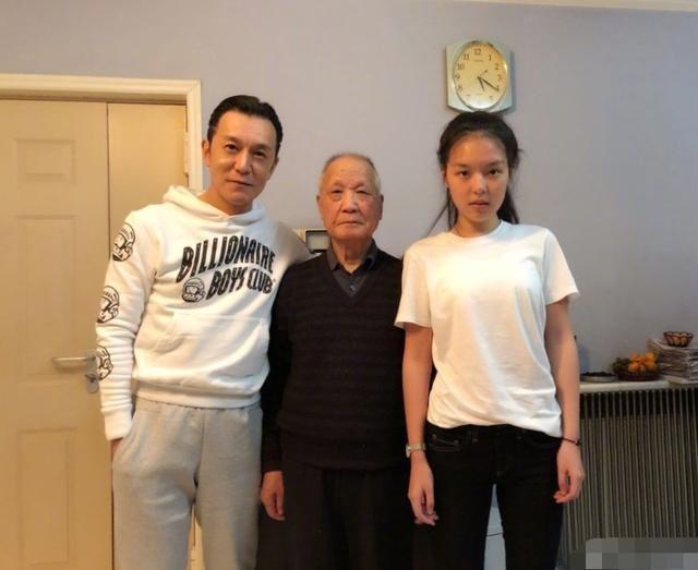 哈文：李咏病逝3年不改嫁，坚持赡养婆婆，我永远都是李家的人