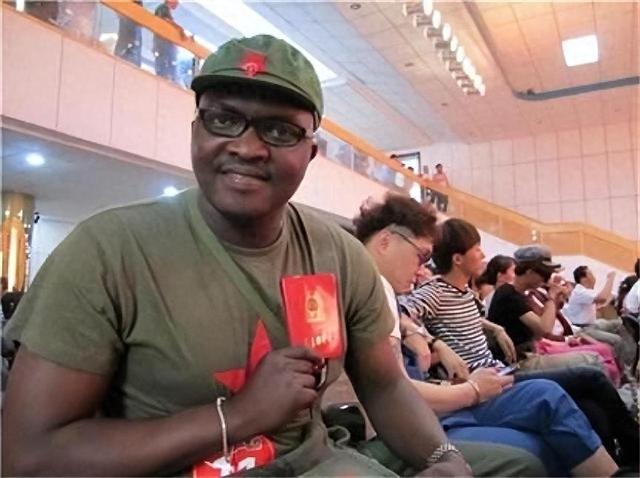 黑人歌手好弟近况：走红后迎娶中国姑娘，仍在为加入中国籍而努力