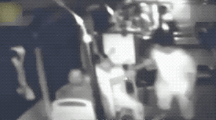 地铁上年轻妈妈暖爆朋友圈：你有教养的样子，真美！